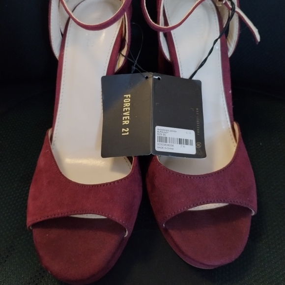 HEELS 👠 - Picture 1 of 6